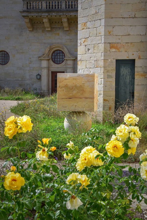 Kris Martin, Good Luck (seeberg sandstone), 2023