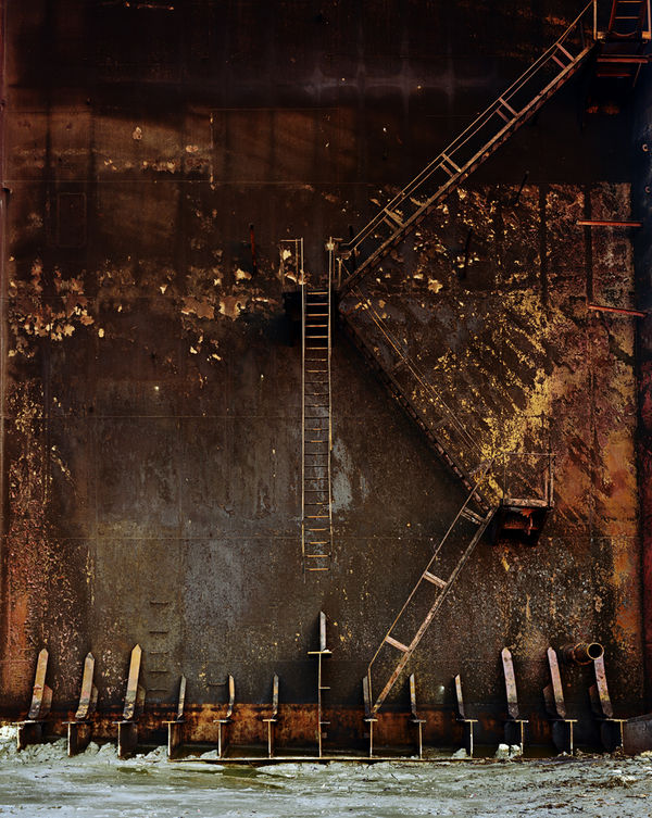 Edward Burtynsky, Shipbreaking #38, Chittagong, Bangladesh, 2001