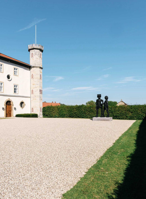 WELTKUNST, ALTE MAUERN, JUNGE KUNST