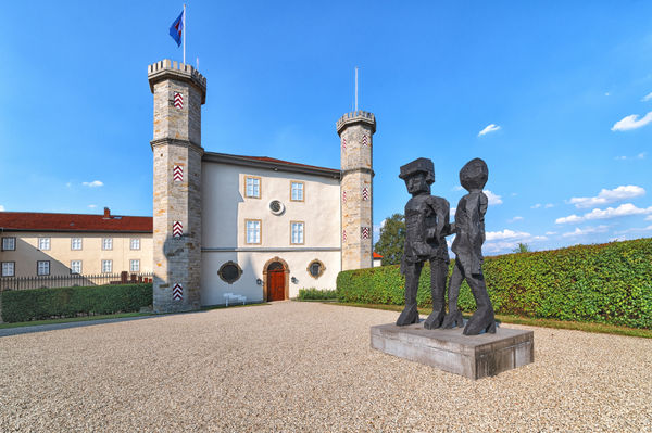 HANDELSBLATT, SCHLOSS DERNEBURG: WIE AUS EINEM DENKMAL EIN HOTSPOT FÜR KUNST WIRD