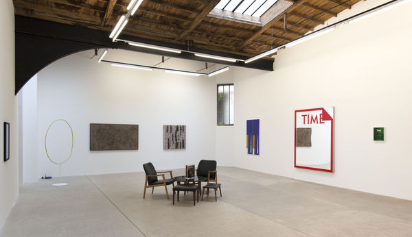 Accrochage Davide Balula, Sheila Hicks, Rainier Lericolais, Kaz Oshiro, Bernard Piffaretti, Mungo Thomson, Blair Thurman