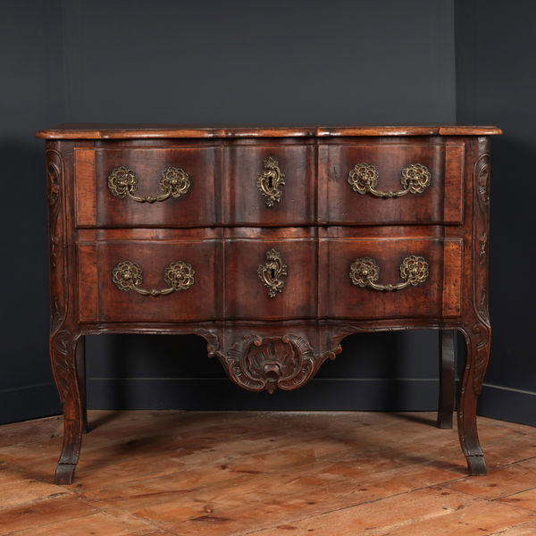 A FRENCH OAK COMMODE, XVIII CENTURY