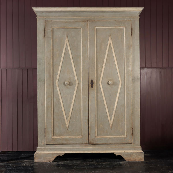 19TH CENTURY ITALIAN CUPBOARD