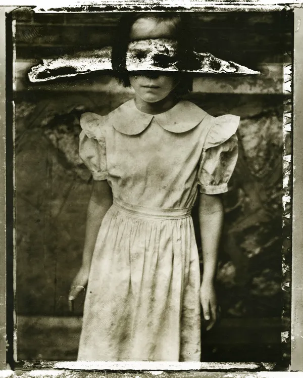 Sarah Moon, La fille de l'ecluse, 1990