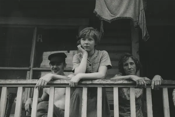 John Cohen, Family on Front Porch, Hazard, 1959