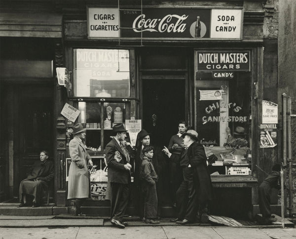 Walter Rosenblum, Chick's Candy Store, Pitt Street, 1938