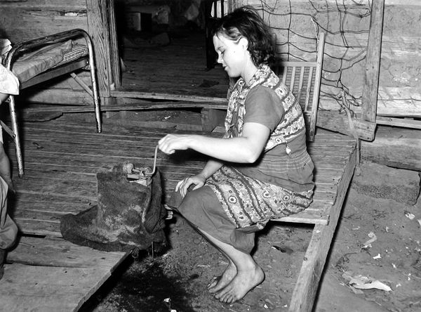 Russell Lee, Freezing Ice Cream, Oklahoma, June 1939
