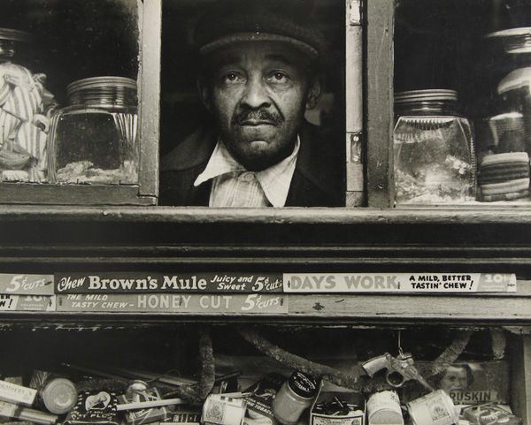 Morris Engel, Harlem Merchant, New York, 1937