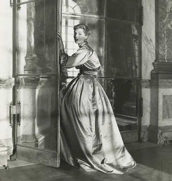 Frances McLaughlin-Gill, Fiona Campbell-Walter, Galerie des Glace at Versailles Palace, France, Vogue, 1952