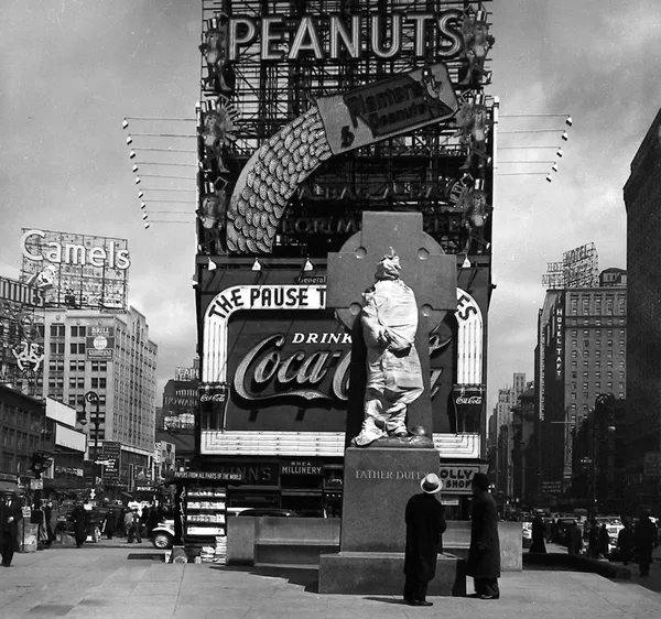 Peter Sekaer, Times Square, 1935