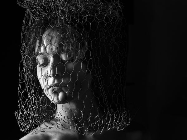 Laura Veschi, Sovrastrutture