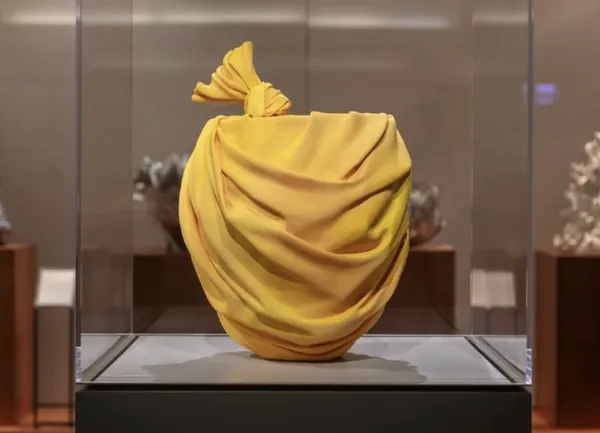 Radical Clay exhibition at Art Institute of Chicago featured in Ceramics NOW