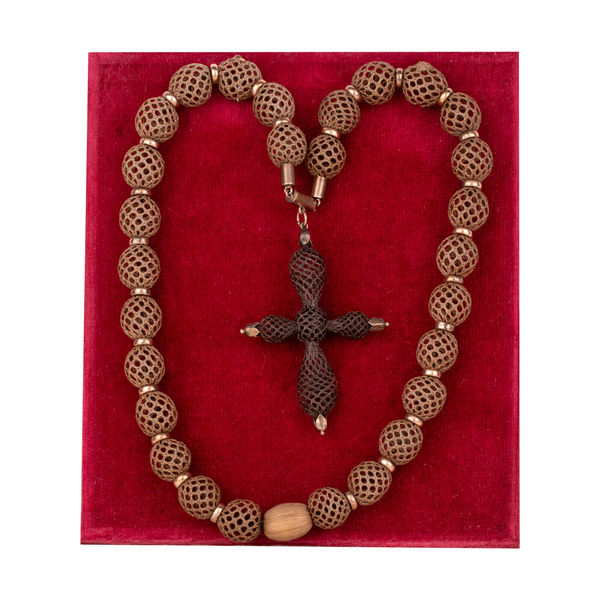 A Victorian necklace with pendant cross