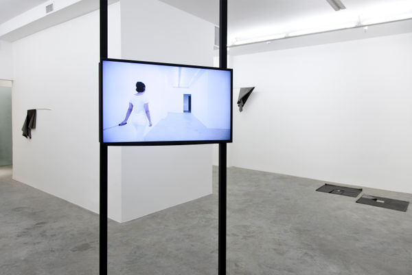 Carla Chaim: Óleo fita carbono