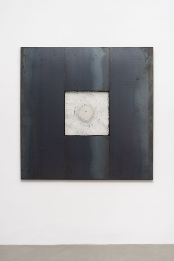 Jimmie Durham The Bride Stripped, 2009 ferro e vidro [iron and glass] 150 x 150 x 6 cm 59 x 59 x 2 3/8 in (8748)