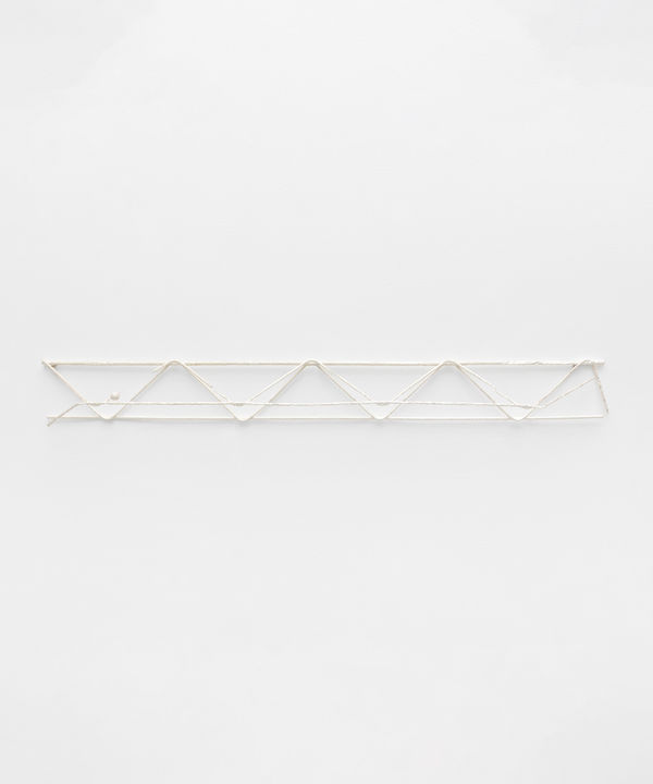 Arorá Torre (½), 2019 prata sobre ferro e pérola [silver on iron and pearl] 80 x 10 x 8 cm 31 1/2 x 4 x 3 1/8 in (22392)