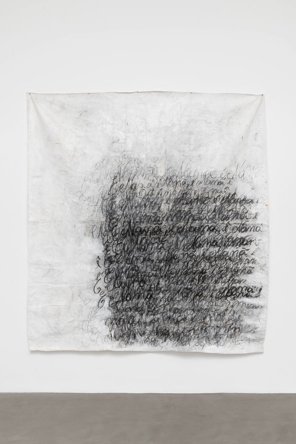 Cipriano Nhá, que da lama veio que da lama fica, 2020 técnica mista sobre lençol [mixed media on cotton sheet] 210 x 194 cm 82 5/8 x 76 3/8 in (22418) Ph: Édouard Fraipont
