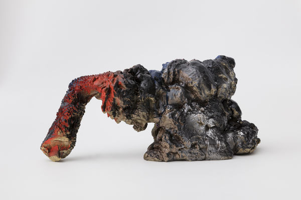 Darks Miranda Incorporado, 2023 bronze, bastão oleoso, spray e acrílica [bronze, oil stick, spray and acrylic] 35 x 58 x 25 cm 13 3/4 x 22 7/8 x 9 7/8 in (22400) Ph: Ana Pigosso