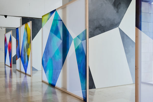 Vue de l'expostion Cécile BART Je suis bleue Musée national Marc Chagall 2021 © Anthony Lanneretonne