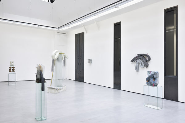 Dave Hardy Neck pillow 27.04 - 27.05.2017