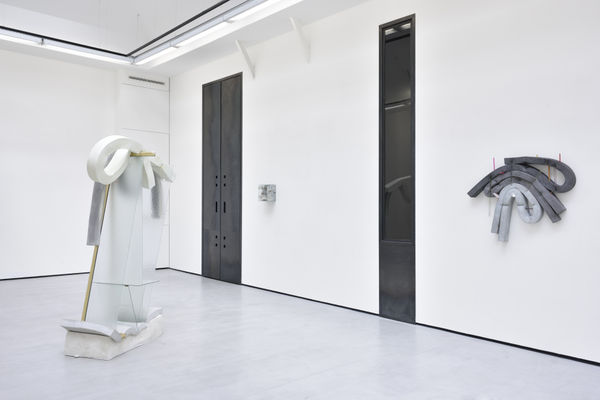 Dave Hardy Neck pillow 27.04 - 27.05.2017