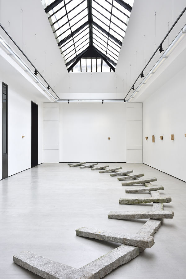 Richard Nonas (PARENTHESIS); (corner to corner, in place) 17.10-23.11.2019