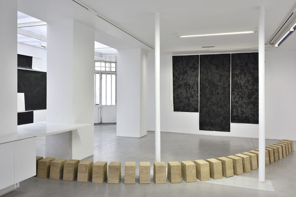 Richard Nonas (PARENTHESIS); (corner to corner, in place) 17.10-23.11.2019