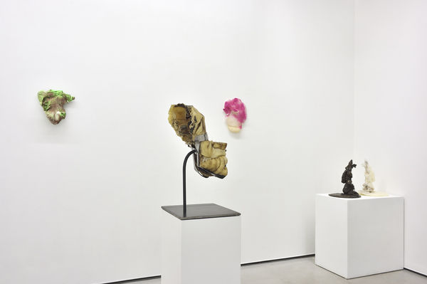 Vue de l'exposition personnelle d'Anita MOLINERO, " Les Larmes de Louise ", Galerie Christophe Gaillard, Paris, 2023. © Photo : Rebecca Fanuele.