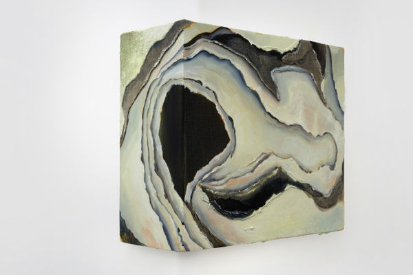 Installation views, "No hay un centro, solo dar la vuelta". Courtesy of the artist