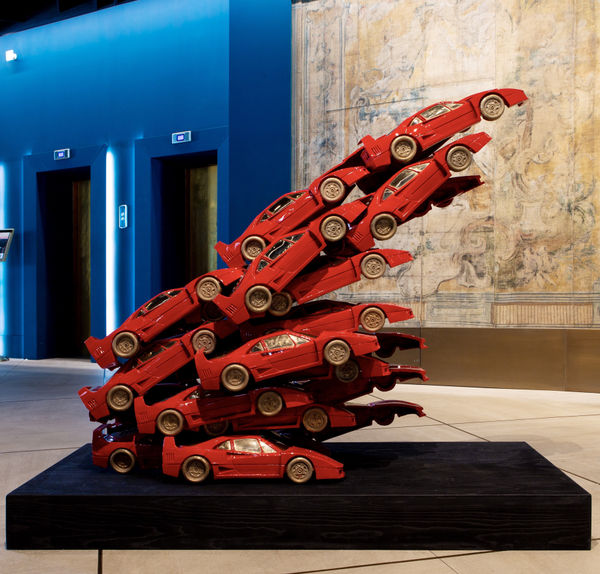 Arman's "La Grande Rampante" at Maggiore g.a.m. & Sina Bernini Bristol OPEN SPACE | © Maggiore g.a.m./Sina Bernini Bristol | Ph. Camilla Alibrandi