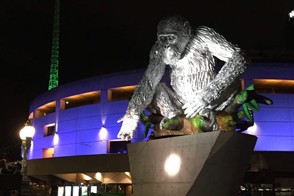 Lisa Roet's Giant Chimpanzee Pops Up in Melbourne