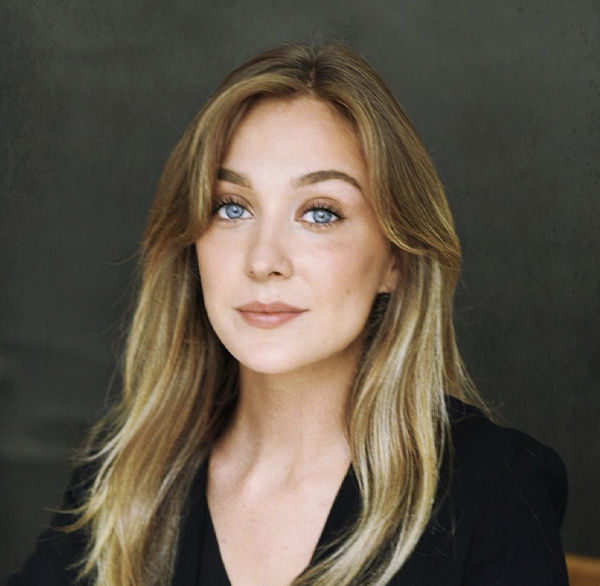 CLOTILDE GRENIER DE LA SAUZAY COMMUNICATION & SALES T. +33 (0)6 78 33 31 53 CLOTILDE@HELENEBAILLY.COM