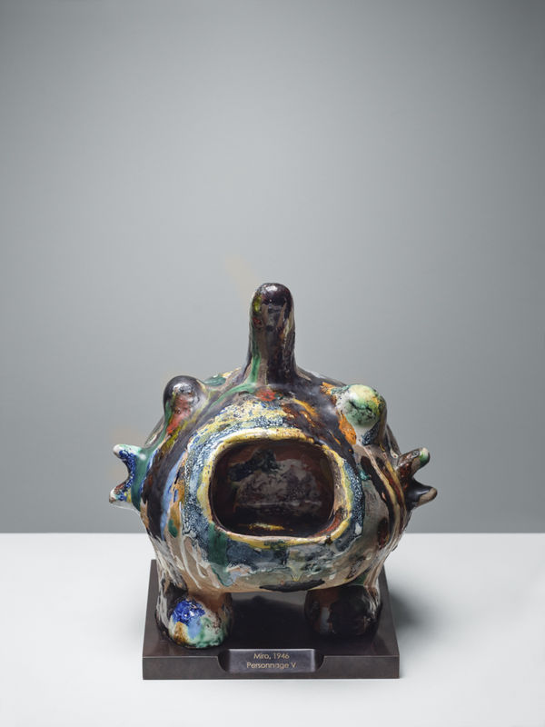 JOAN MIRO, Personnage V, 1946, Pièce unique Céramique émaillée En collaboration avec Josep Llorens Artigas