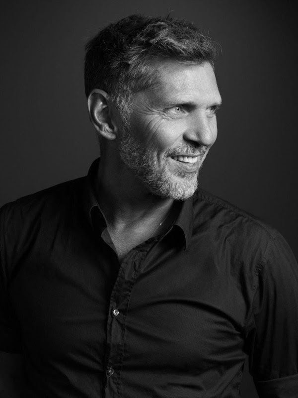 portrait of Erwin Olaf smiling