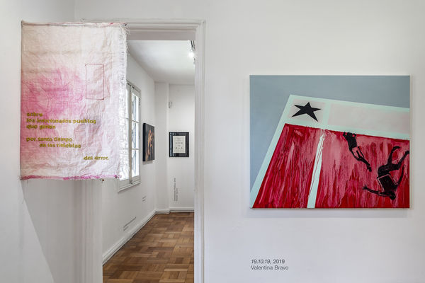 Installation view of El Mundo Al Instante N°1 at Isabel Croxatto Galería, January 2020. Credit: Sebastián González, courtesy of Isabel Croxatto Galería.
