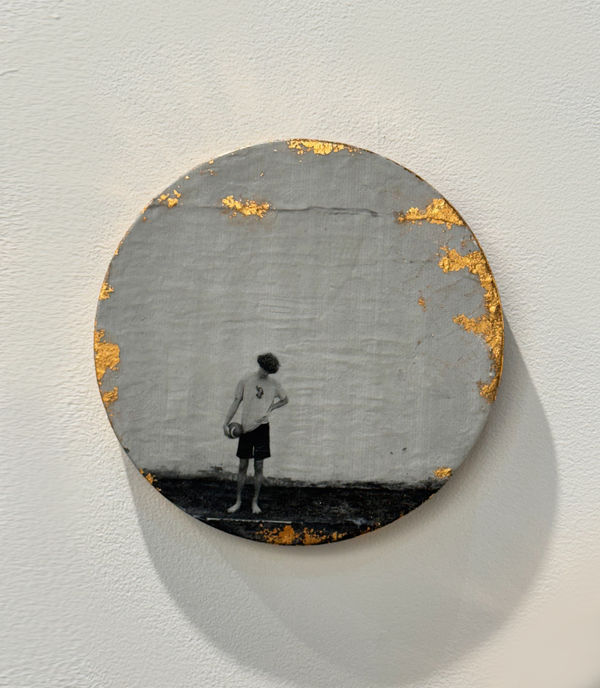 Angelica Arbulú Lonely Boy 2, 2024 Photograph manually transferred onto canvas, coated with encaustic resin and with gold leaf appliques, protected with polyvinyl resin. 28 x 28 x 3 cms