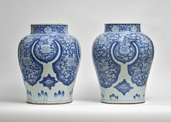 Pair of Chinese Porcelain Jars, Kangxi period, 1661-1722