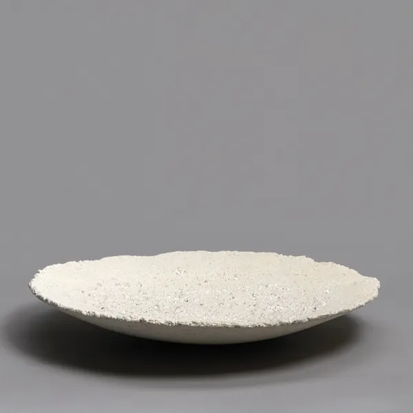 Machiko Ogawa #021530 Plate, 2017 Porcelain, silica sand, feldspar, glass 9,6 x 52,5 x 51 cm