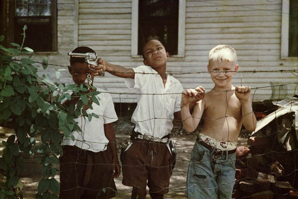 Gordon Parks Untitled, Alabama, 1956 archival pigment print 16 x 20 inches Courtesy of the Gordon Parks Foundation ©The Gordon Parks Foundation