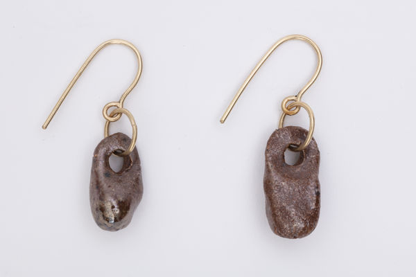 Francis Upritchard , Brown Earrings, 2020