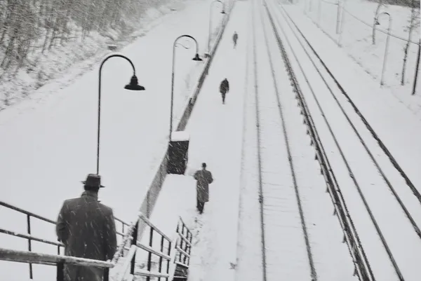 Vivian Maier, VM1957W06330-32-MC – Untitled (Hubbard Woods Station, Winnetka, Illinois), 1957