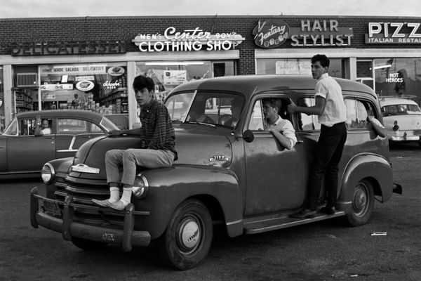 Henri Dauman, Paris Waiters, Paris, 1959 (Click for details)