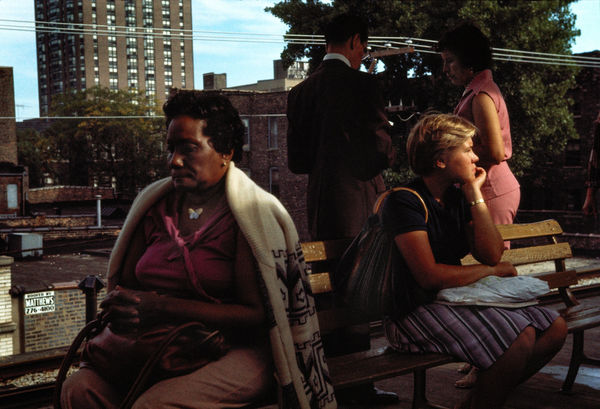 Vivian Maier, Chicago (People on bench), 1977