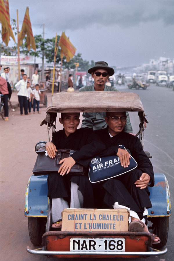 Henri Dauman, Two Monks in Saigon, Vietnam, 1964 (Click for details)