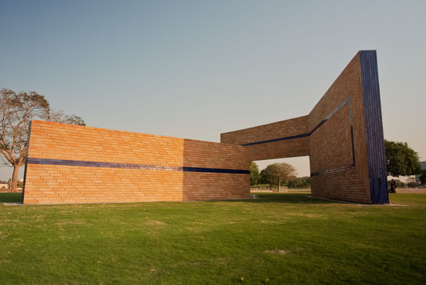 Mehdi Moutashar​, Aspire House​, 2024​, Clay Brick and Blue Ceramic Glaze​, 4.5 x 21.4x 14.8 m. Image courtesy of Qatar Museums.