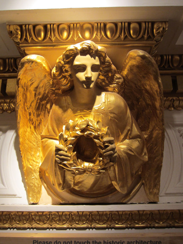 Raangelwithlaurelwreath