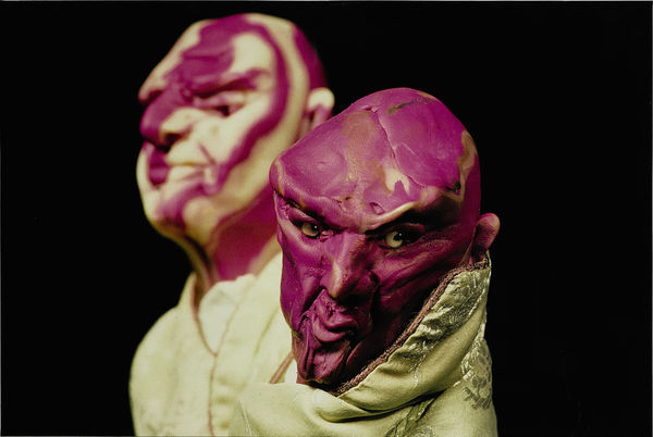 thomas schütte united enemies (a play in ten scenes), 1994 offset lithographie peint à la main 63,8 x 94,6 cm 25 1/8 x 37 1/4 inches