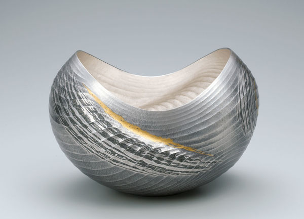 Ōsumi Yukie, Silver Vase (Strait), 2013
