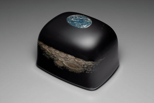 Onihira Keiji, Box with Design in Maki-e “Travel To The Moon", 2023