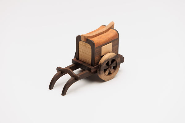 Chahira Issai of Senshudo, Incense Container, “Ox-Drawn Coach”, 2023